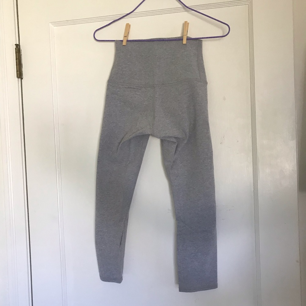 Lululemon gray cropped wunder unders